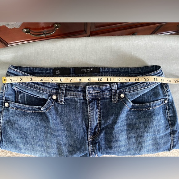 Nine West ladies jeans size 12 / 31 rhinestone pockets - Picture 8 of 8